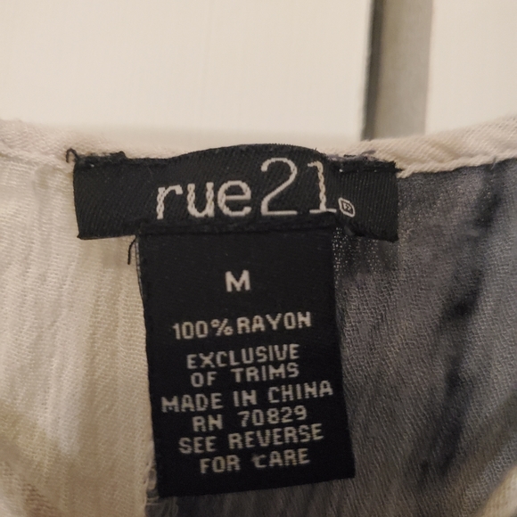 Scrunch tank top.🍒 - Picture 5 of 10